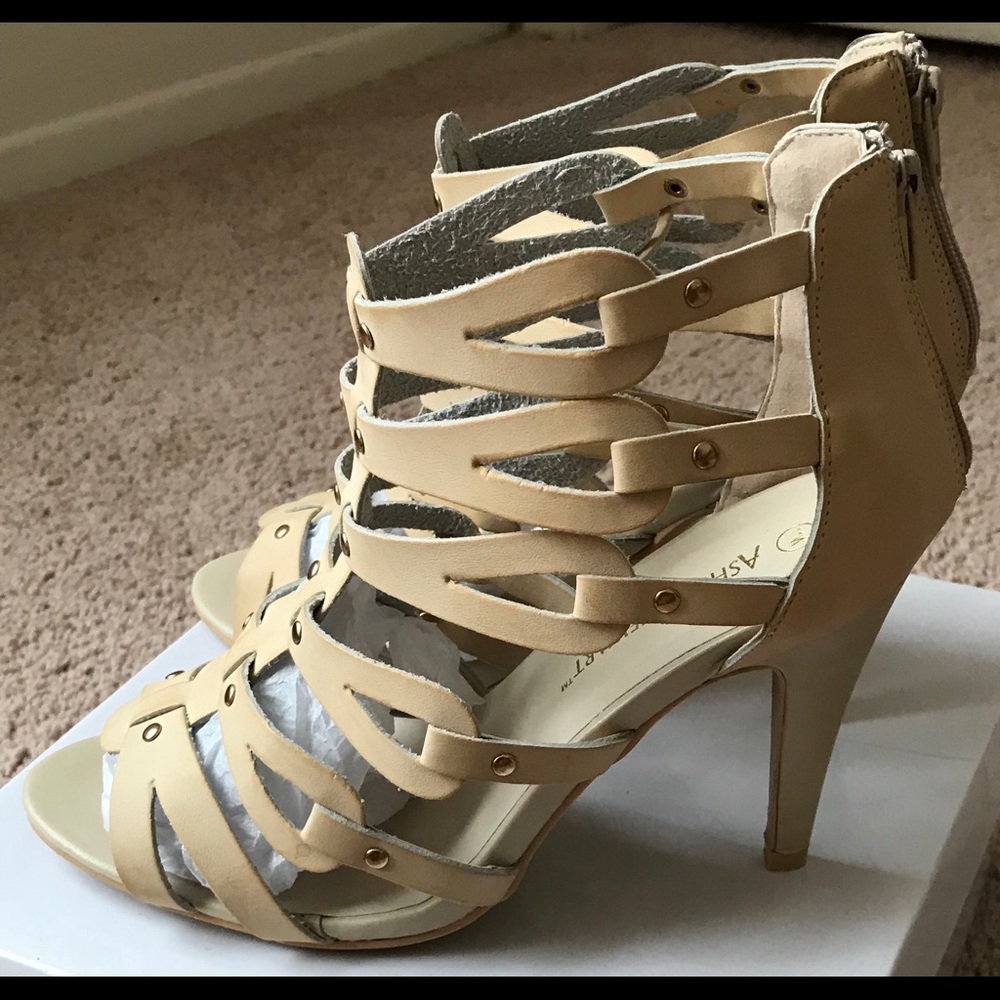 SALE! I’m accepting the best offers!!! - Picture 4 of 8